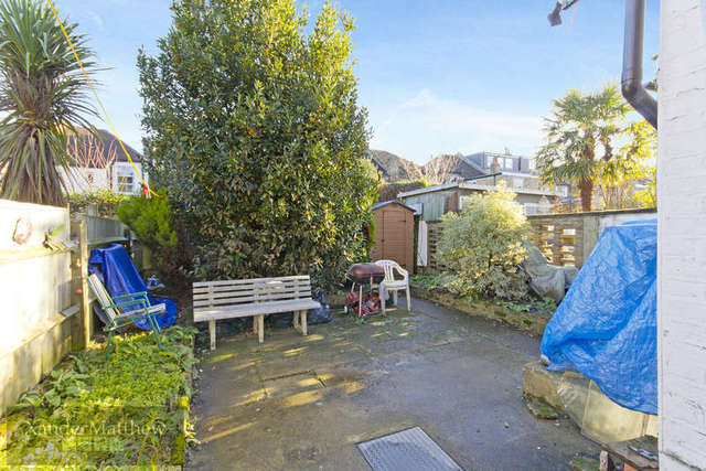 Image of 2 Bedroom Flat for sale at Tooting Bec, SW16 6SF