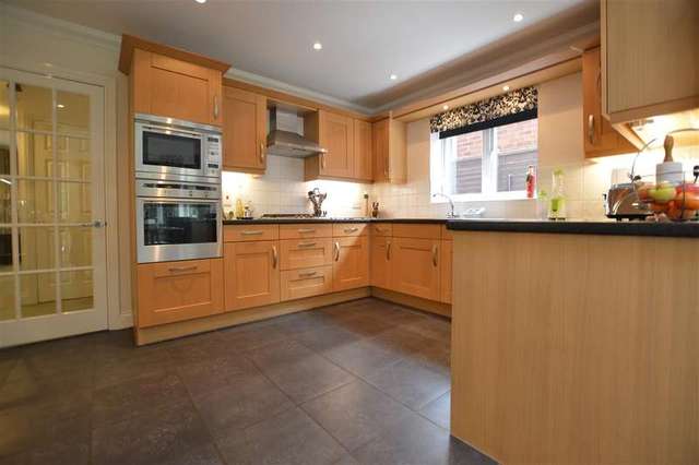  Image of 5 Bedroom Detached for sale at Winnersh  Wokingham, RG41 5ND