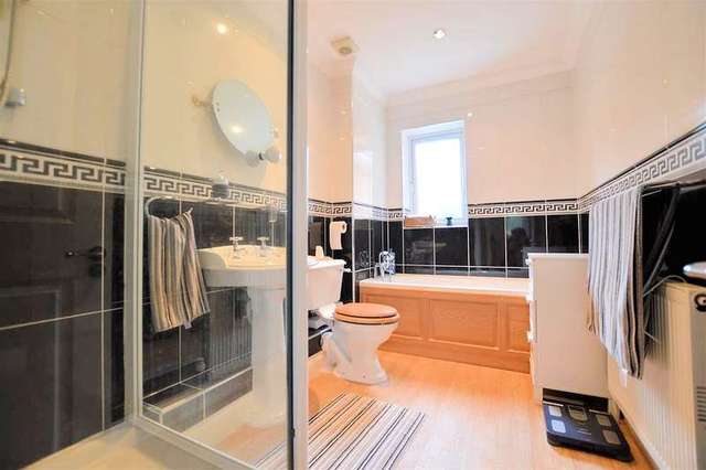  Image of 5 Bedroom Detached for sale at Winnersh  Wokingham, RG41 5ND