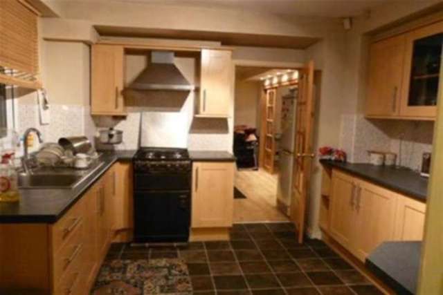 Image of 5 Bedroom Detached to rent at Nottingham, NG3 7GU