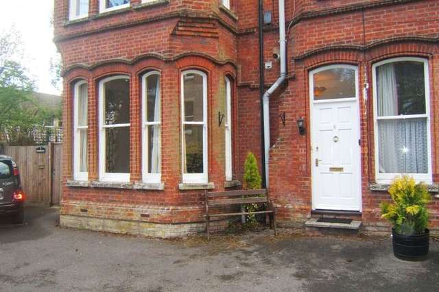  Image of 1 Bedroom Flat to rent at Shady Bower  Salisbury, SP1 2RE