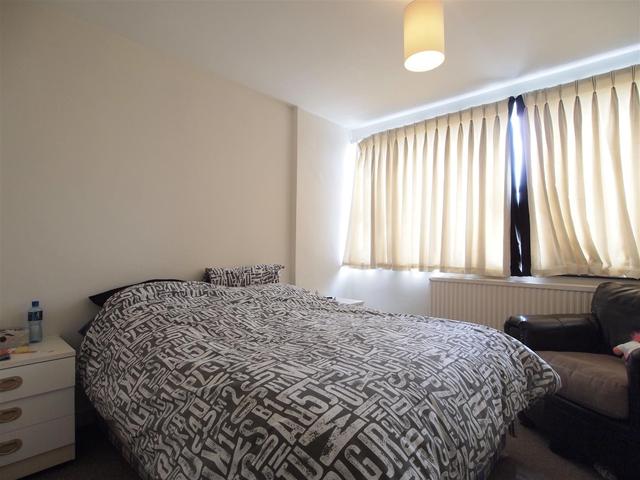  Image of 2 Bedroom Property to rent at Sentinel Square  London, NW4 2EN