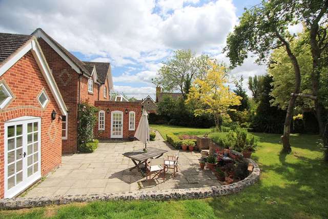  Image of 4 Bedroom Semi-Detached for sale at Spring Lane Aston Upthorpe Didcot, OX11 9EH