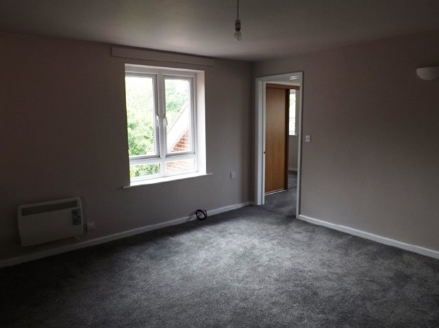  Image of 2 Bedroom Flat to rent at Sholing Southampton Not specified, SO19 2NX