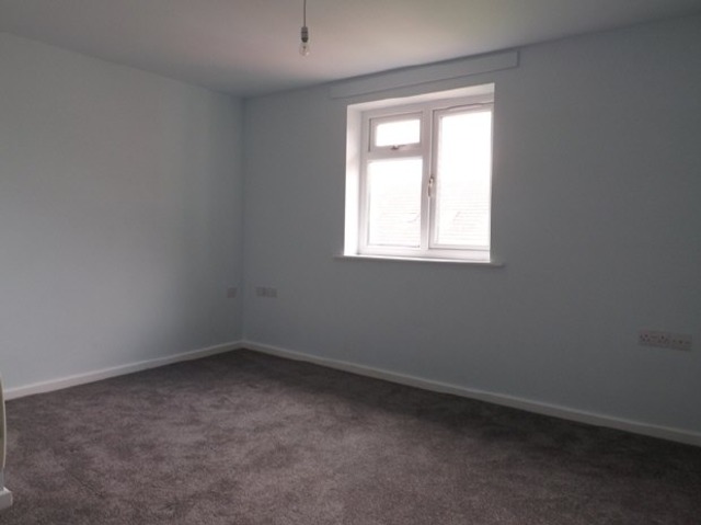  Image of 2 Bedroom Flat to rent at Sholing Southampton Not specified, SO19 2NX