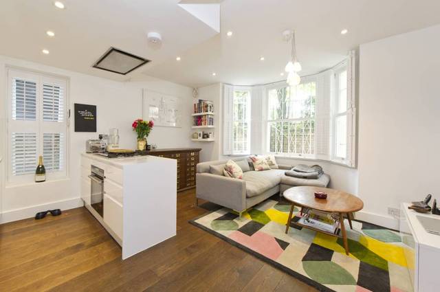  Image of 2 Bedroom Ground Flat to rent at St Charles Square  London, W10 6EN