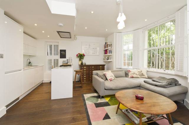  Image of 2 Bedroom Ground Flat to rent at St Charles Square  London, W10 6EN