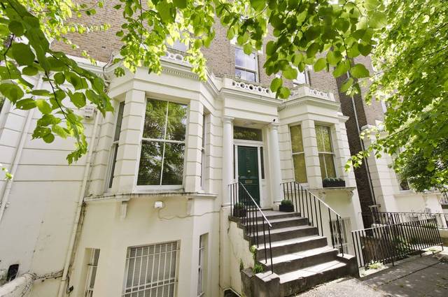  Image of 2 Bedroom Ground Flat to rent at St Charles Square  London, W10 6EN