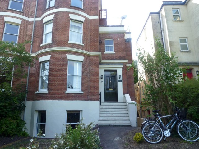  Image of 2 Bedroom Flat to rent at Winchester, SO23 9PX