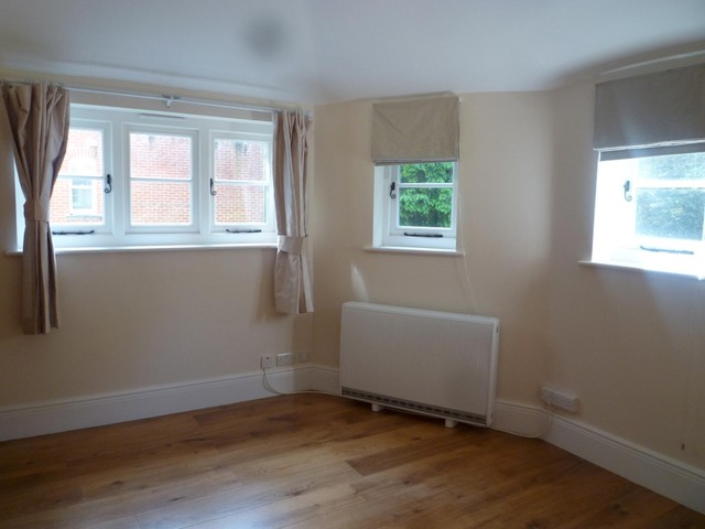  Image of 2 Bedroom Flat to rent at Winchester, SO23 9PX