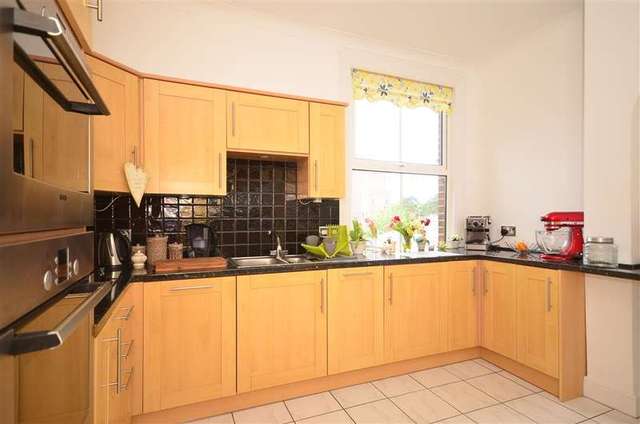  Image of 2 Bedroom Flat for sale at East Grinstead West Sussex East Grinstead, RH19 1DL