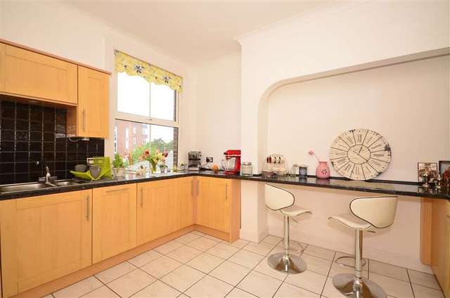  Image of 2 Bedroom Flat for sale at East Grinstead West Sussex East Grinstead, RH19 1DL