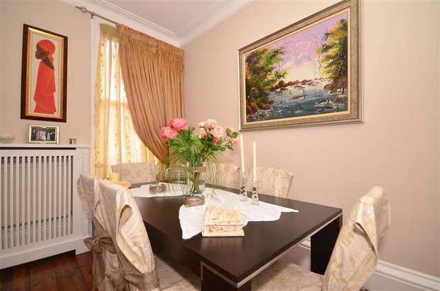  Image of 2 Bedroom Flat for sale at East Grinstead West Sussex East Grinstead, RH19 1DL