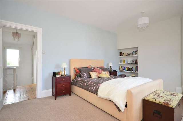  Image of 2 Bedroom Flat for sale at East Grinstead West Sussex East Grinstead, RH19 1DL