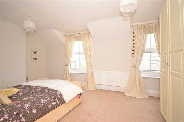  Image of 2 Bedroom Flat for sale at East Grinstead West Sussex East Grinstead, RH19 1DL