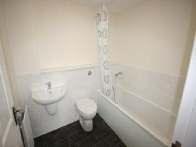  Image of 2 Bedroom Flat to rent at Cumbernauld North Lanarkshire North Lanarkshire, G67 1BF
