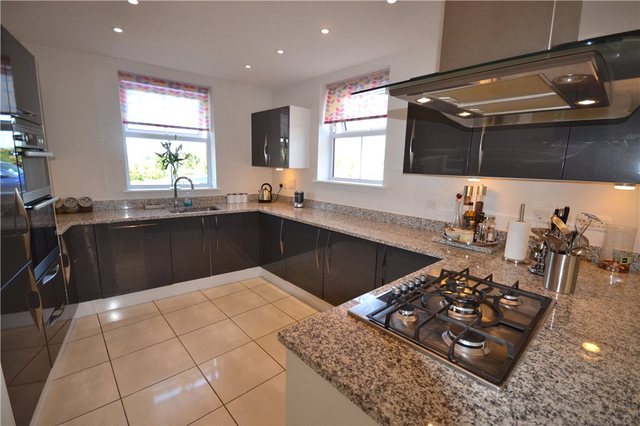  Image of 6 Bedroom Detached to rent at Stansted Mountfitchet Essex Stansted Mountfitchet, CM24 8GG