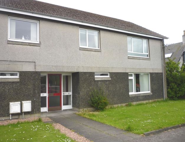  Image of 2 Bedroom Flat to rent at Oakley Fife Fife, KY12 9RJ