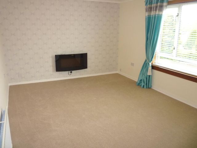  Image of 2 Bedroom Flat to rent at Oakley Fife Fife, KY12 9RJ