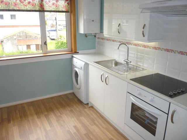  Image of 2 Bedroom Flat to rent at Oakley Fife Fife, KY12 9RJ