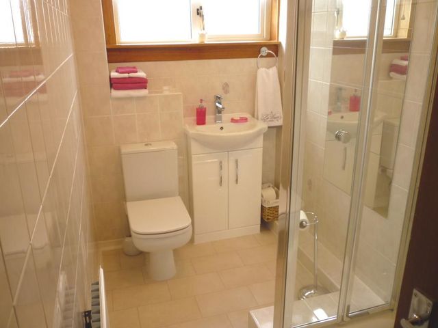  Image of 2 Bedroom Flat to rent at Oakley Fife Fife, KY12 9RJ