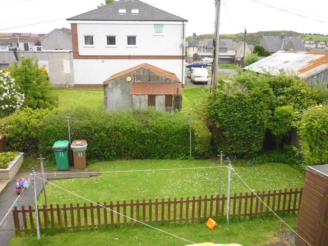  Image of 2 Bedroom Flat to rent at Oakley Fife Fife, KY12 9RJ