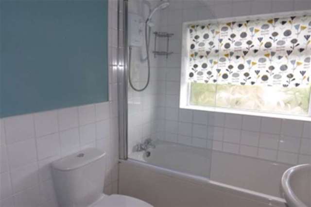  Image of 3 Bedroom Semi-Detached to rent at Solihull, B90 2JT