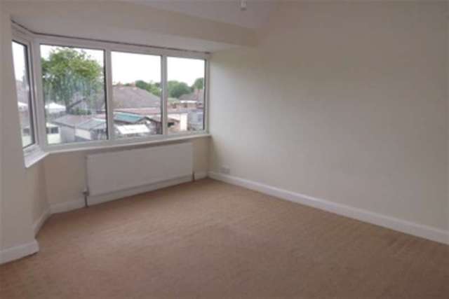  Image of 3 Bedroom Semi-Detached to rent at Solihull, B90 2JT