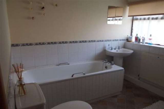  Image of 3 Bedroom Terraced to rent at Taunton, TA1 1QQ
