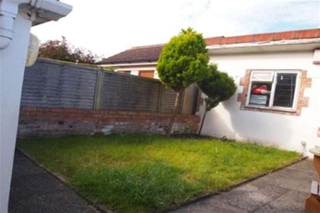  Image of 3 Bedroom Terraced to rent at Taunton, TA1 1QQ