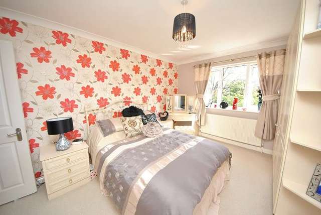 Image of 2 Bedroom Flat for sale at Preston Road  Southport, PR9 9EG