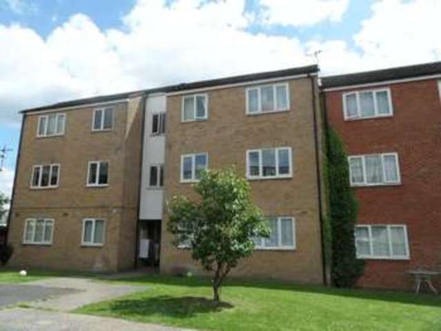  Image of 2 Bedroom Flat to rent at Benyon Path  South Ockendon, RM15 6PE