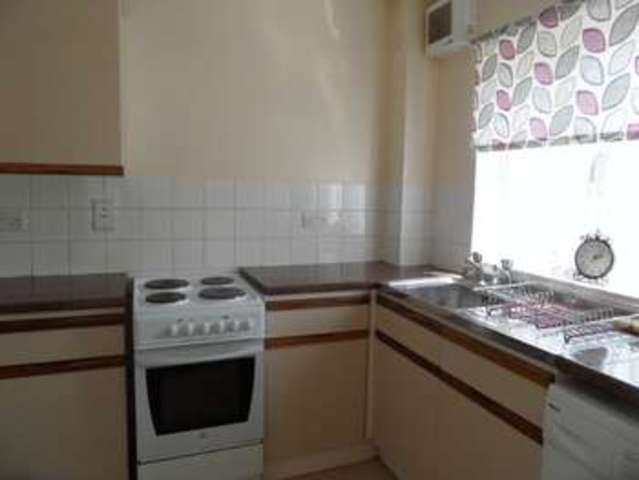  Image of 2 Bedroom Flat to rent at Benyon Path  South Ockendon, RM15 6PE