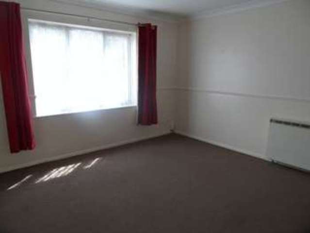  Image of 2 Bedroom Flat to rent at Benyon Path  South Ockendon, RM15 6PE