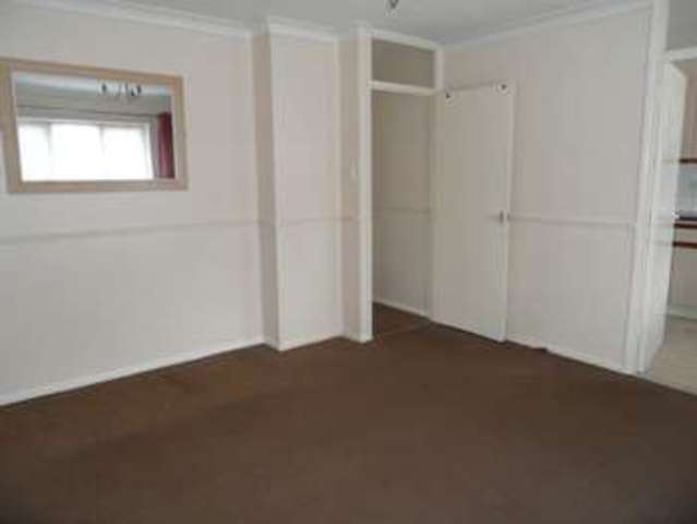  Image of 2 Bedroom Flat to rent at Benyon Path  South Ockendon, RM15 6PE