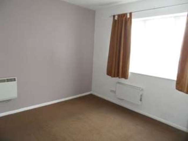  Image of 2 Bedroom Flat to rent at Benyon Path  South Ockendon, RM15 6PE