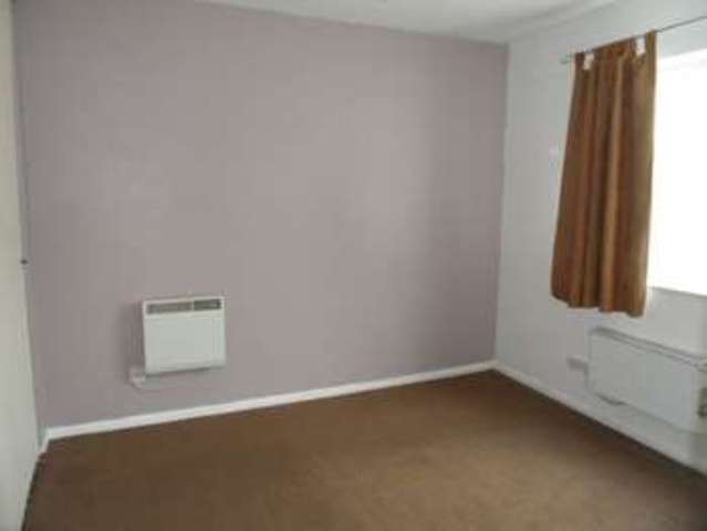  Image of 2 Bedroom Flat to rent at Benyon Path  South Ockendon, RM15 6PE
