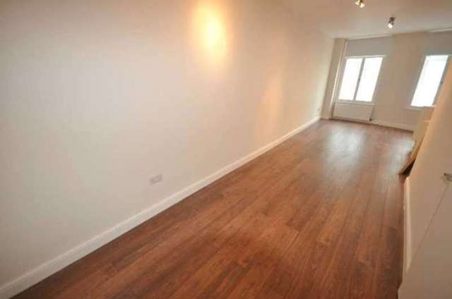  Image of 2 Bedroom Flat to rent at London, NW1 3AD