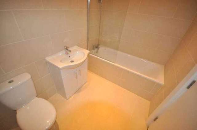  Image of 2 Bedroom Flat to rent at London, NW1 3AD