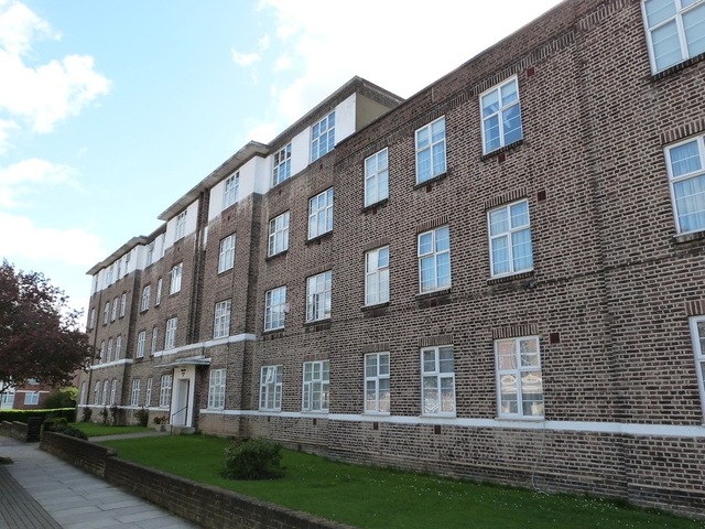  Image of 3 Bedroom Apartment to rent at London, NW11 9PR