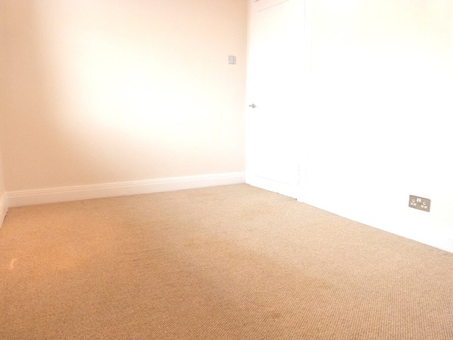  Image of 3 Bedroom Apartment to rent at London, NW11 9PR
