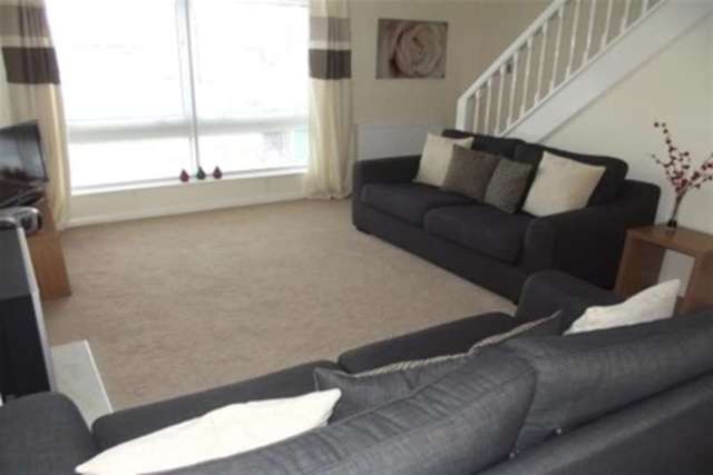  Image of 2 Bedroom Maisonette to rent at Christchurch, BH23 5JU