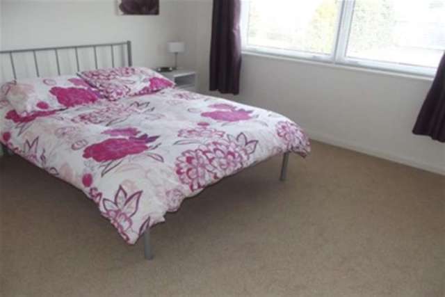  Image of 2 Bedroom Maisonette to rent at Christchurch, BH23 5JU