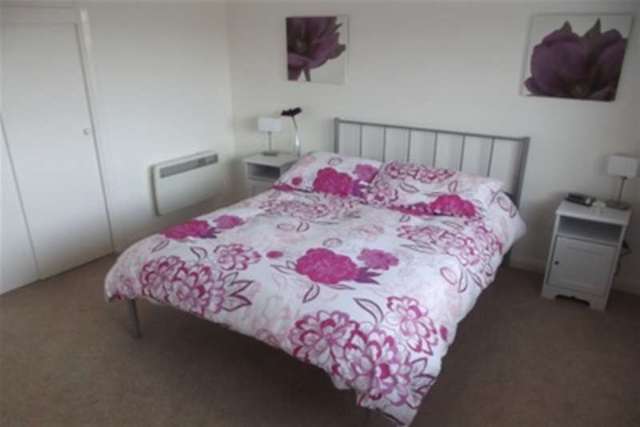  Image of 2 Bedroom Maisonette to rent at Christchurch, BH23 5JU