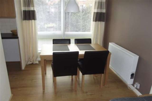  Image of 2 Bedroom Maisonette to rent at Christchurch, BH23 5JU