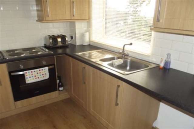  Image of 2 Bedroom Maisonette to rent at Christchurch, BH23 5JU