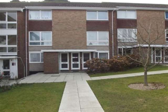  Image of 2 Bedroom Maisonette to rent at Christchurch, BH23 5JU