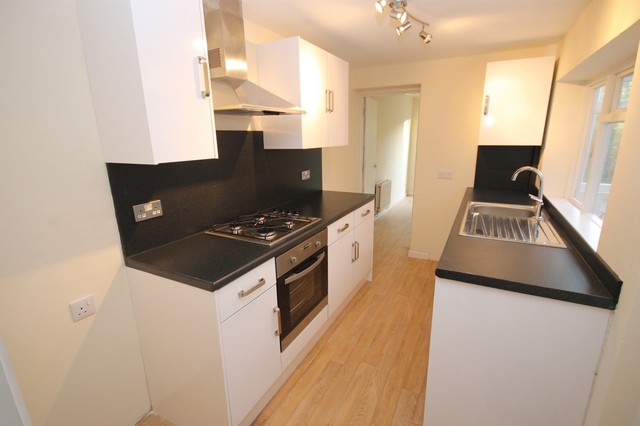  Image of 2 Bedroom Detached to rent at Chichester, PO19 7UY