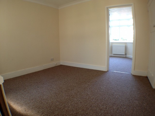  Image of 2 Bedroom Detached to rent at Chichester, PO19 7UY