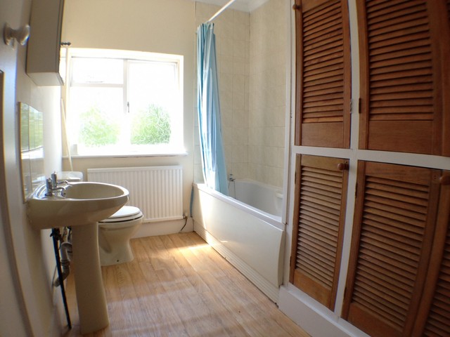  Image of 2 Bedroom Detached to rent at Chichester, PO19 7UY